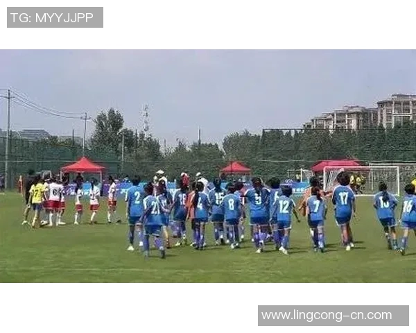 足球明星冯潇的职业生涯与成就全景介绍及个人成长历程分析