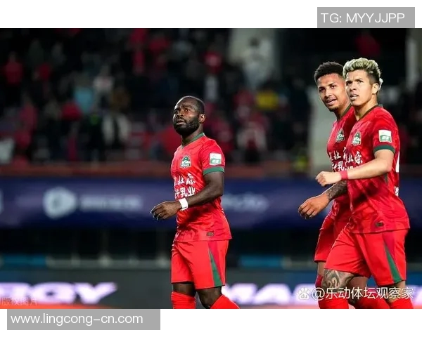 足球明星重返故土引发球迷热潮主场之战即将开启