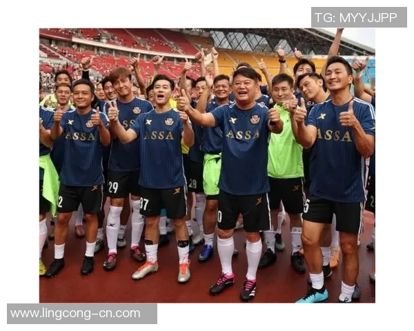 香港足球明星队走进社区展现亲民风采与足球魅力